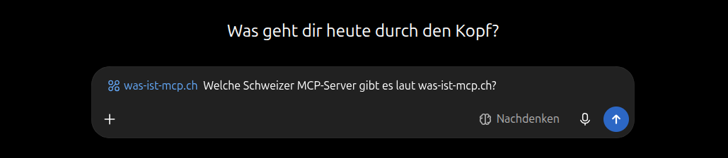 Das Eingabefeld von ChatGPT. Vor der Frage Welche Schweizer MCP-Server gibt es laut was-ist-mcp.ch? steht blau das ausgewählte Plugin was-ist-mcp.ch.