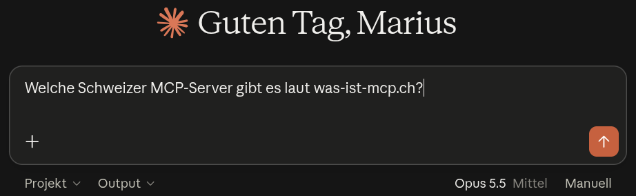 Das Eingabefeld von Claude mit der Frage Welche Schweizer MCP-Server gibt es laut was-ist-mcp.ch? und dem orangen Knopf zum Abschicken.